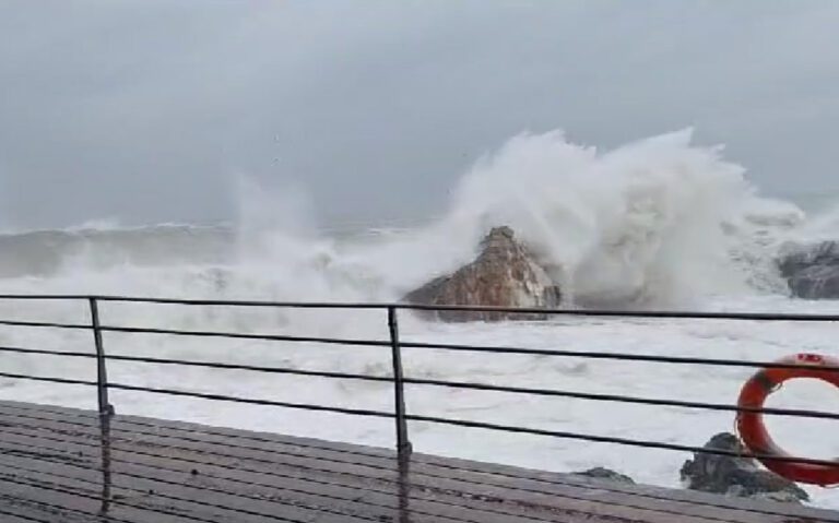 Ужас: 7-метрови вълни цунами заляха родно село на Черноморието