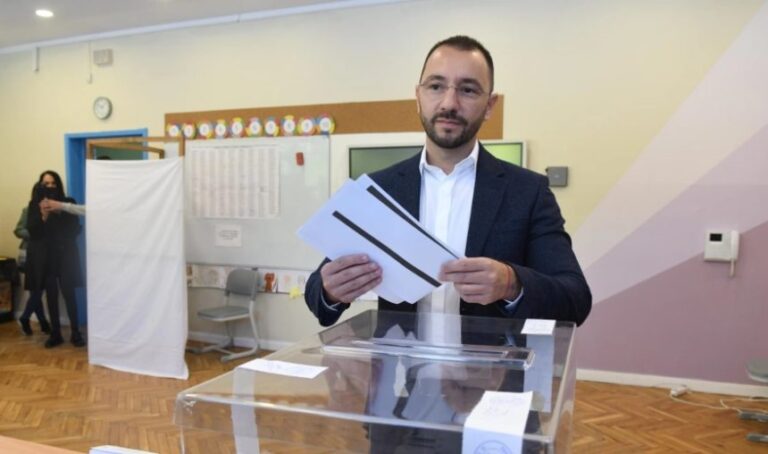 Антон Хекимян каза за кого ще гласува и обяви: Крим не е руски!