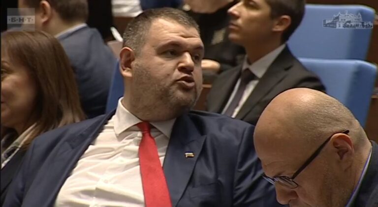 Депутат зове: Г-н Пеевски, набийте му канчетата на Кирил Петков, само от Вас го е страх!