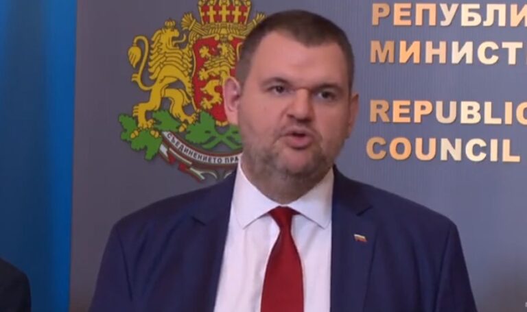 Пеевски нападна Денков: Г-н премиер, вие сте безпомощен и неспособен! Греете в новините с доста съмнителна пиар акция, вместо…