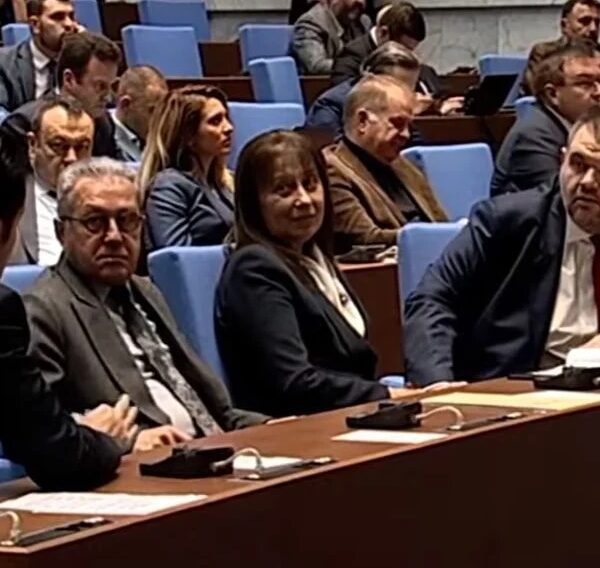 Грандиозен скандал между Пеевски и Кирил Петков в парламента! Нинова: Излезте и се разберете като мъже ВИДЕО