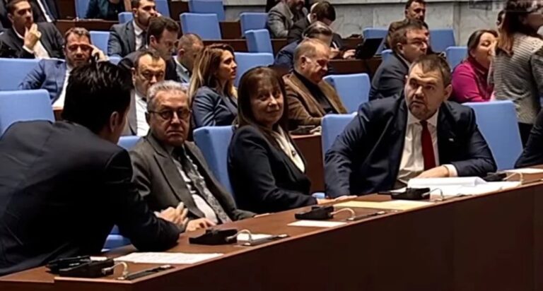 Грандиозен скандал между Пеевски и Кирил Петков в парламента! Нинова: Излезте и се разберете като мъже ВИДЕО