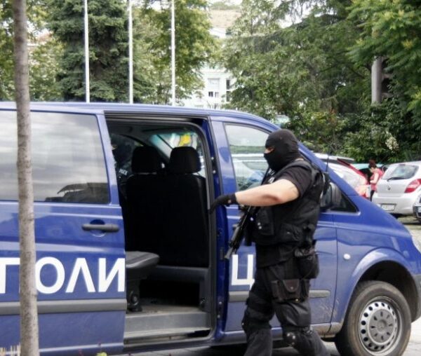 ИЗВЪНРЕДНО! Арестуваха четирима полицаи в София