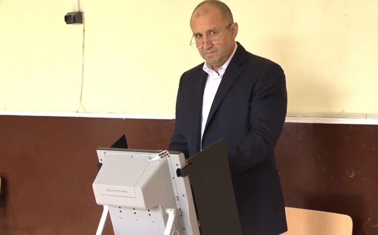 Радев: След тези избори трябва да се направи задълбочен анализ за ниската избирателна активност ВИДЕО