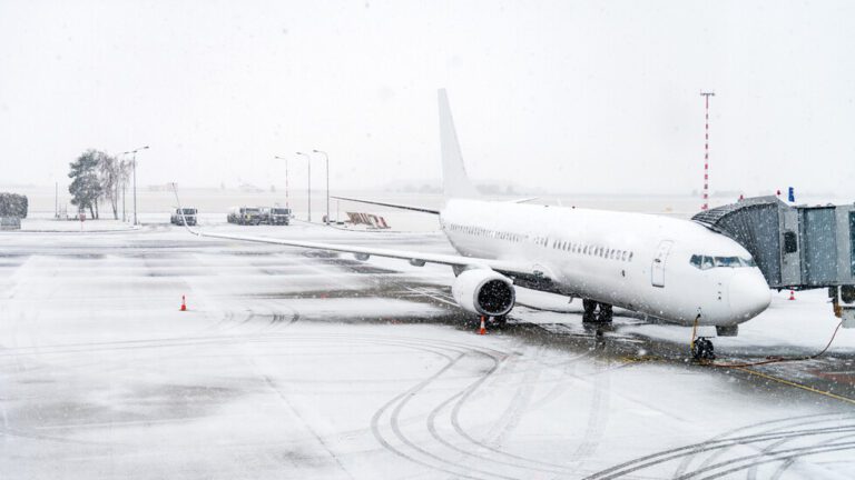 Драма на летище “София”: Самолетите спряха, блокирани пътници поради липса на…