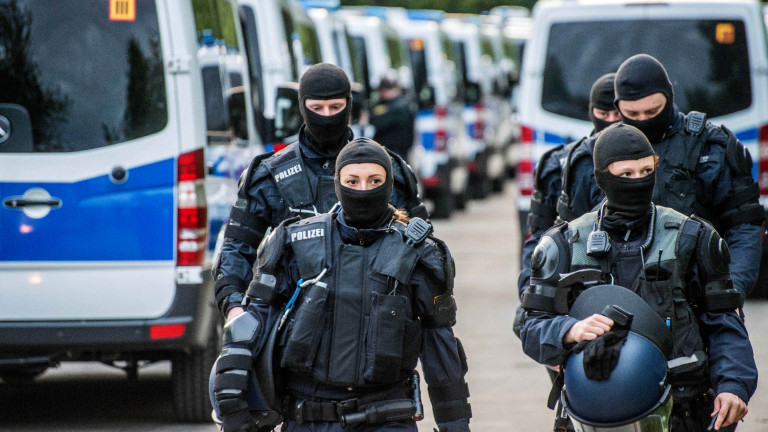 Паника в Германия преди празниците: Полиция тараши катедралата в Кьолн