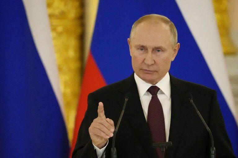 Украински медии гърмят: Това 39-г. образовано Барби е новата любов на Путин ВИДЕО