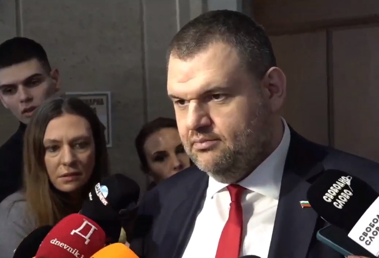 Пеевски се закани люто на Рашков: Има много въпроси на които да отговаря един мракобесен министър на МВР, който влачеше…