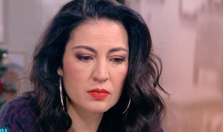 Деси Стоянова се завърна на екран, не сдържа сълзите си при завръщането в ефира
