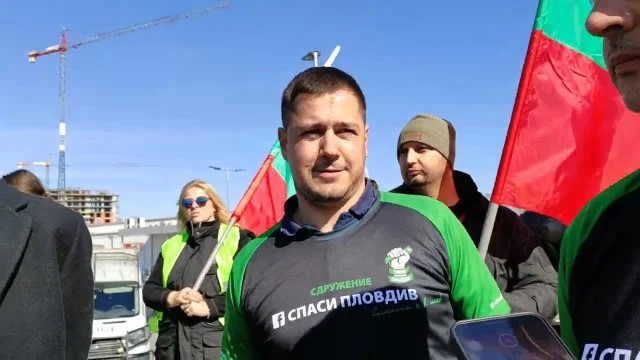Идиот! Така общинарка от ПП-ДБ нарекла Асен Костов от “Спаси Пловдив”. Той я…