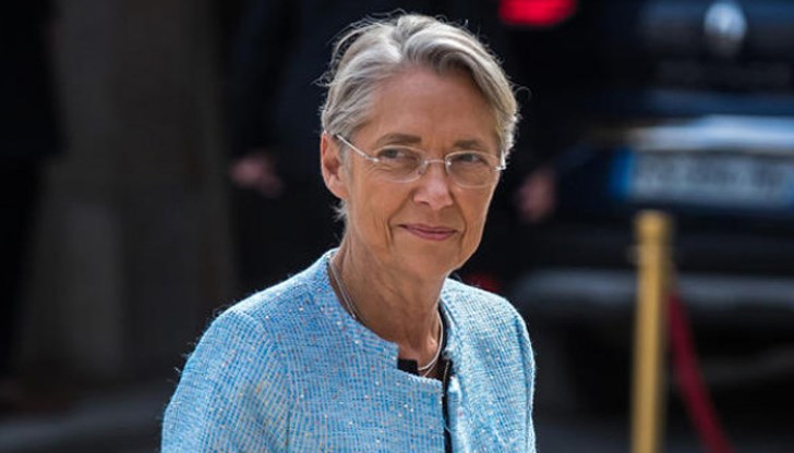 Премиерът на Франция Елизабет Борн подаде оставка