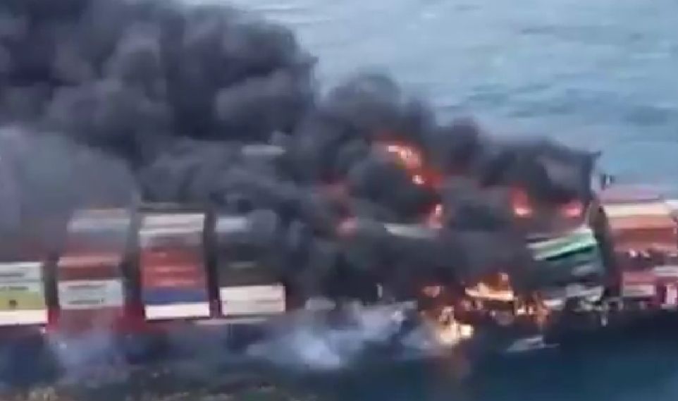 След заплахата на хутите: Товарен кораб на САЩ е ударен от ракета край Йемен ВИДЕО