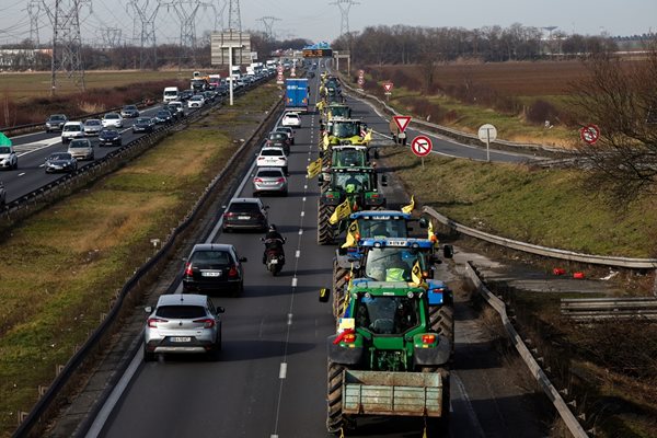 Задава се ХАОС: Френските фермери затварят Париж утре