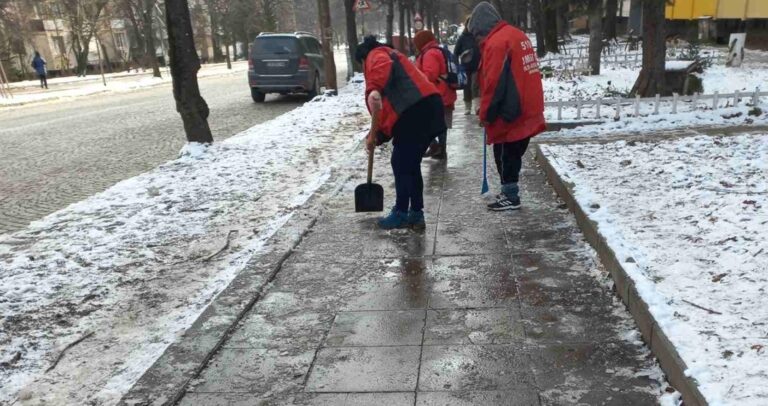 Олигофренски оправдания! Борис Бонев: Заради ГЕРБ тротоарите не са почистени от лед! Няма упоменат час на приключване в договорите, които са сключили