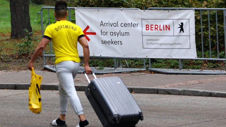 Драстичен скок на мигрантите в Германия. През 2023 год. убежище са потърсили…