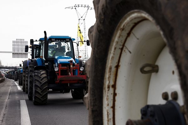 Ще бъде ли блокирана България?Зърнопроизводителите затварят 85 важни артерии