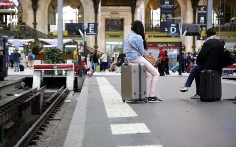 Ранени след атака с хладно оръжие на гара в Париж
