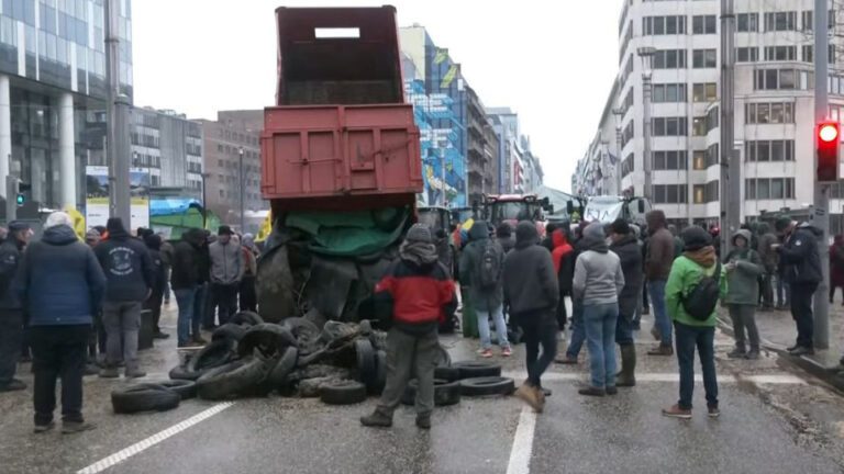 Брюксел под обсада! Бесни фермери атакуват евроинституциите