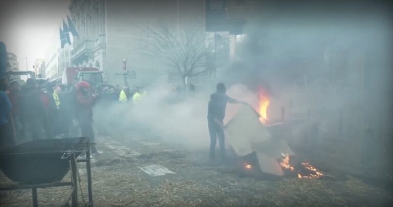 Батални сцени на протеста в Брюксел, фермери от целия ЕС се вдигнаха на бунт СНИМКИ, ВИДЕО