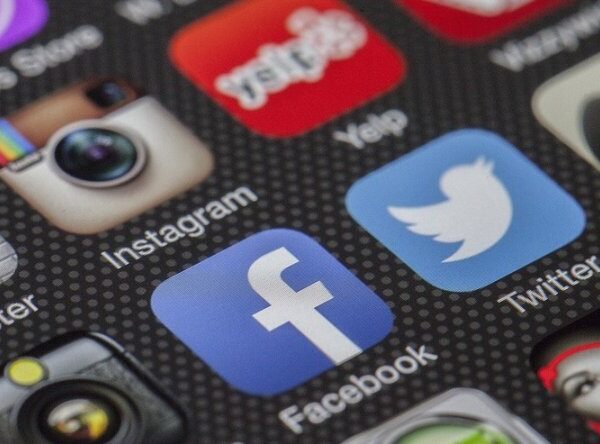 Facebook и Instagram се сринаха, проблемът е глобален