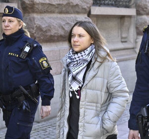 Ареустуваха Грета на входа на шведския парламент