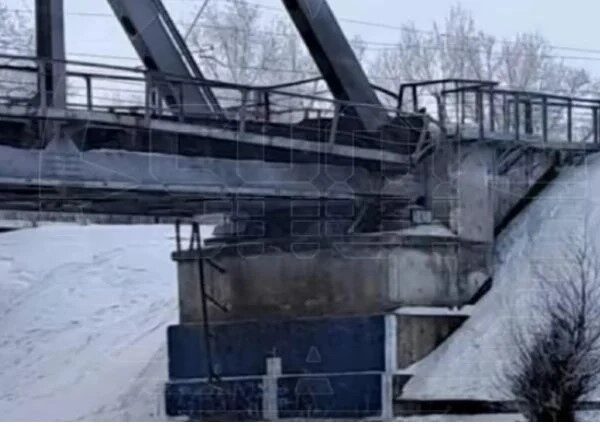 Неизвестни лица взривиха железопътен мост в Русия!