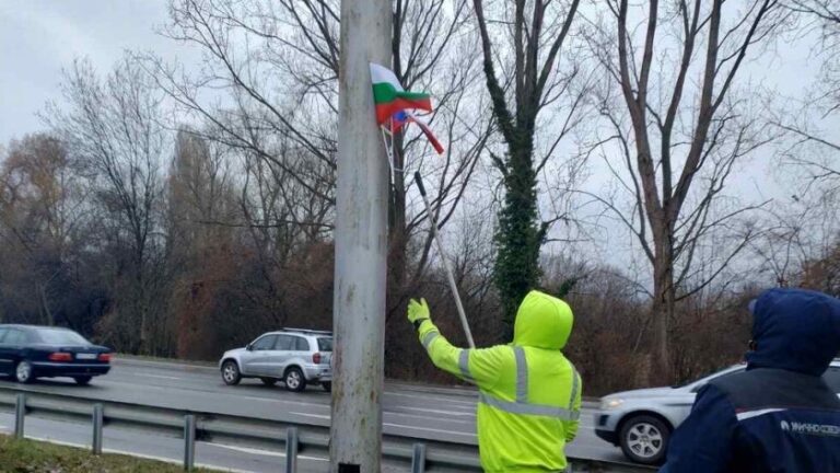 Терзиев души: Кой накичи “Цариградско шосе” с руски знамена