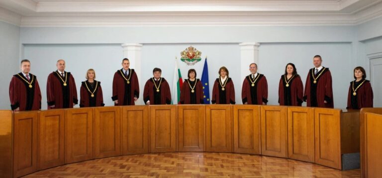 Конституционният съд се произнася по исканията на Румен Радев