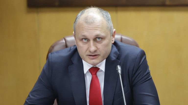 Министър Мундров категоричен: Няма да има проблеми с машинното гласуване