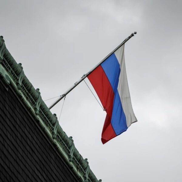 МЕГА скандал с руското знаме пред Общината в Дупница