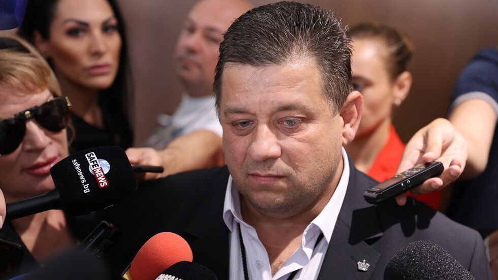 Фалстарт: “Величието” Николай Марков не се закле като депутат