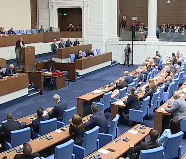 На живо: Борисов предложи гласуването на проектокабинета “Желязков” да се прекрати и всички да молят за прошка